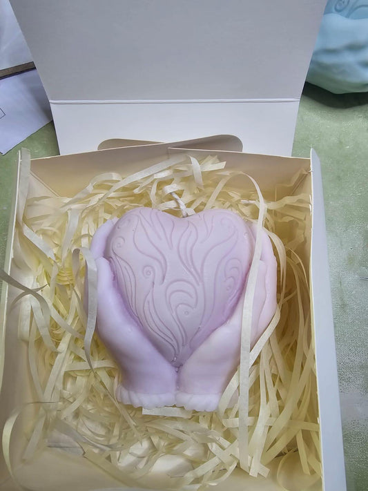 Coffret main sur le coeur